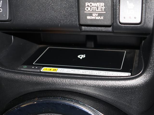 ワイヤレス充電ポートが装備されています！携帯電話等対応機器を置くだけで充電をすることができます！ケーブルいらずでスマートです♪