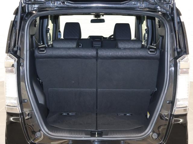 大口なテールゲートは活用の幅を広げてくれます！幅広、低い床面で大きな荷物の出し入れが簡単になります！日々のショッピング、レジャー等、生活を一段上のものにしてくれます！