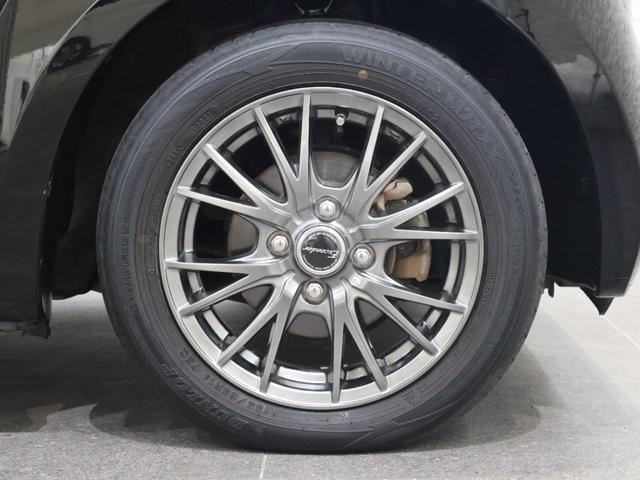 社外のアルミホイールが足元を飾ります！タイヤサイズは１５５／６５Ｒ１４になります。