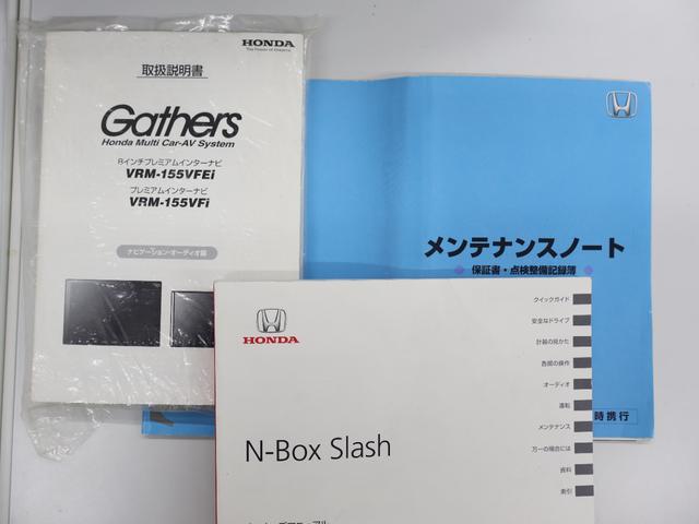 お車、ナビの取扱説明書、メンテナンスノートが付属しております。