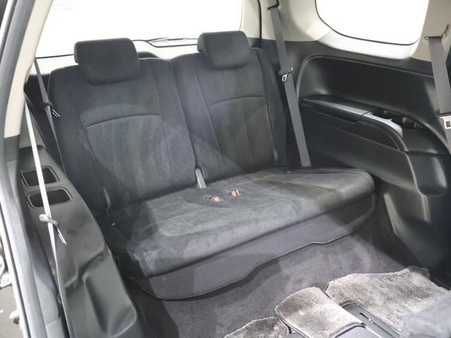 ３列目シートもゆとりの設計！大人数のドライブもお任せ下さい！必要のない時は簡単に収納することも可能！使い勝手の幅が広がります！