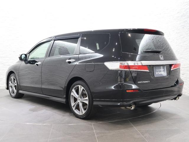 当店の展示車は、プロの業者にボディーの磨き、ルームクリーニングを依頼していますので、とてもきれいです！！ぜひ、見にいらしてください！