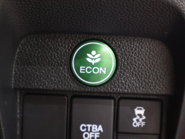 N-ONE プレミアムツアラーSSネオクラシックレーサーパッケジ 純正ナビ バックカメラ クルーズコントロール シートヒーター パドルシフト ETC HIDライト フォグ ワンセグTV ECON エアバッグ DVD ベンチシート Bカメラ ターボ 横滑り防止装置(9枚目)