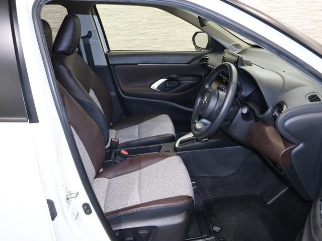 ヤリスクロス ハイブリッドZ 純正ナビ バックカメラ クルーズコントロール パーキングセンサー 軽減ブレーキ 踏み間違い防止 シートヒーター 電動シート ETC LEDライト インテリジェントキー シ-トヒ-タ- クリソナ USB(8枚目)