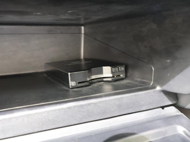 N-ONE プレミアム 社外ナビ バックカメラ 軽減ブレーキ 踏み間違い防止 横滑り防止 ETC HIDライト フォグ 純正AW スマートキー DVD再生機能 クルコン 運転席エアバック 横滑防止 イモビライザー 地デジ(10枚目)