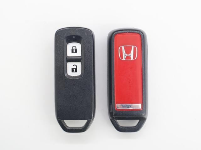 N-ONE プレミアム 社外ナビ バックカメラ 軽減ブレーキ 踏み間違い防止 横滑り防止 ETC HIDライト フォグ 純正AW スマートキー DVD再生機能 クルコン 運転席エアバック 横滑防止 イモビライザー 地デジ(26枚目)