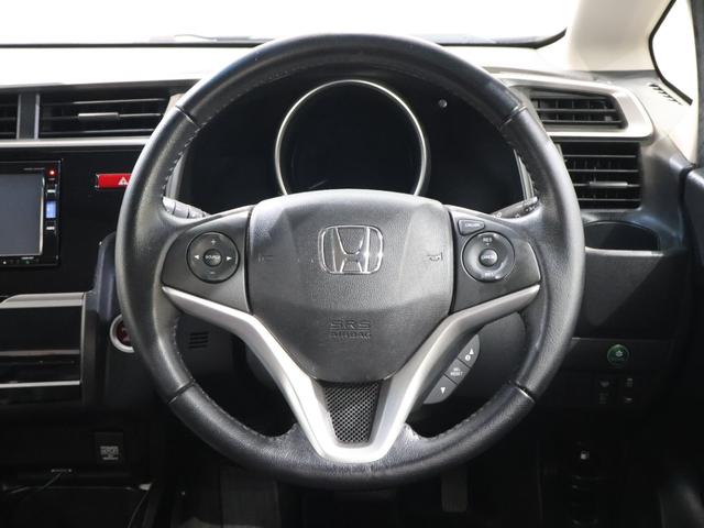 フィットハイブリッド Ｌパッケージ　純正ナビ　バックカメラ　クルーズコントロール　衝突軽減ブレーキ　踏み間違い防止　横滑り防止　ＥＴＣ　ＬＥＤライト　純正ＳＷ　スマートキー　ナビ＆ＴＶ　地デジフルセグＴＶ　ＵＳＢ　サイドエアバック（6枚目）