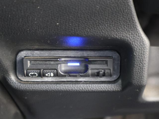 フィットハイブリッド Ｌパッケージ　純正ナビ　バックカメラ　クルーズコントロール　衝突軽減ブレーキ　踏み間違い防止　横滑り防止　ＥＴＣ　ＬＥＤライト　純正ＳＷ　スマートキー　ナビ＆ＴＶ　地デジフルセグＴＶ　ＵＳＢ　サイドエアバック（11枚目）