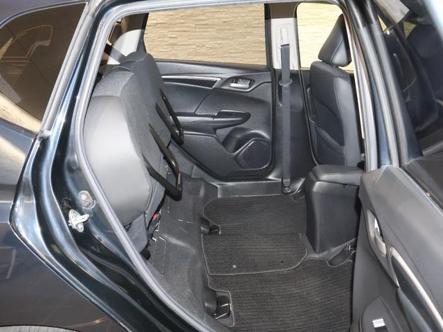 フィットハイブリッド Ｌパッケージ　純正ナビ　バックカメラ　クルーズコントロール　衝突軽減ブレーキ　踏み間違い防止　横滑り防止　ＥＴＣ　ＬＥＤライト　純正ＳＷ　スマートキー　ナビ＆ＴＶ　地デジフルセグＴＶ　ＵＳＢ　サイドエアバック（14枚目）