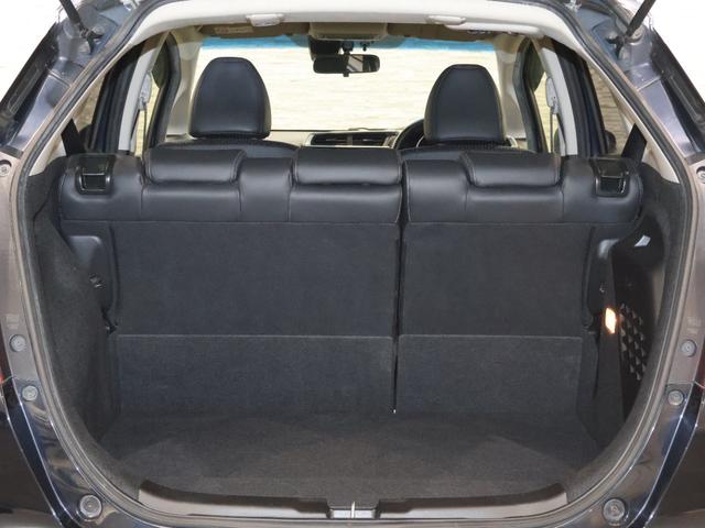 フィットハイブリッド Ｌパッケージ　純正ナビ　バックカメラ　クルーズコントロール　衝突軽減ブレーキ　踏み間違い防止　横滑り防止　ＥＴＣ　ＬＥＤライト　純正ＳＷ　スマートキー　ナビ＆ＴＶ　地デジフルセグＴＶ　ＵＳＢ　サイドエアバック（15枚目）