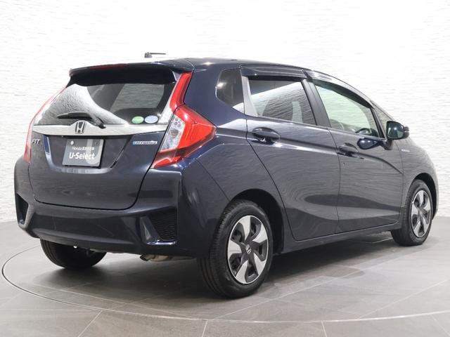 フィットハイブリッド Ｌパッケージ　純正ナビ　バックカメラ　クルーズコントロール　衝突軽減ブレーキ　踏み間違い防止　横滑り防止　ＥＴＣ　ＬＥＤライト　純正ＳＷ　スマートキー　ナビ＆ＴＶ　地デジフルセグＴＶ　ＵＳＢ　サイドエアバック（20枚目）