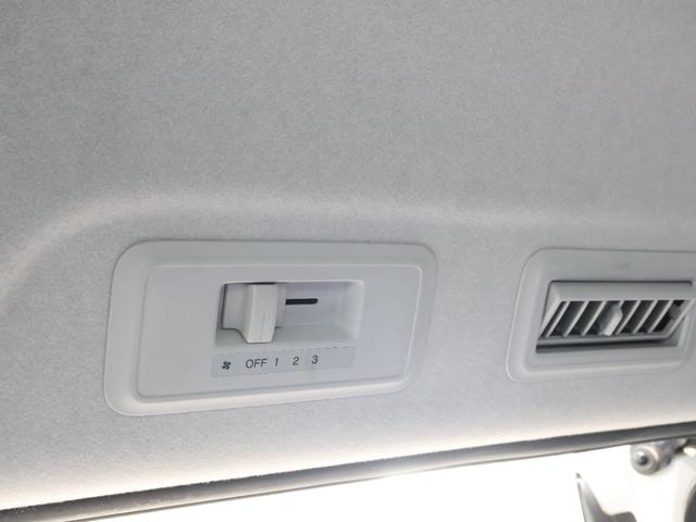 ステップワゴンスパーダ Z 純正ナビ バックカメラ 両側パワースライドドア フリップダウンモニター クルーズコントロール 横滑り防止 アイドリングストップ ETC HIDライト フォグ 純正AW スマートキー 横滑防止 イモビ(9枚目)