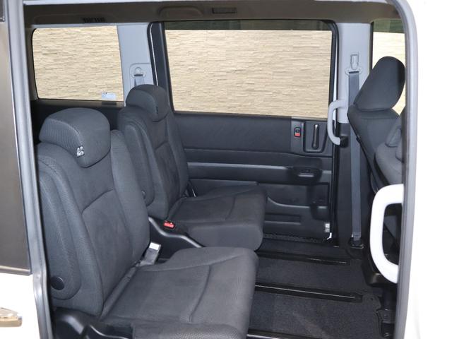 ステップワゴンスパーダ Z 純正ナビ バックカメラ 両側パワースライドドア フリップダウンモニター クルーズコントロール 横滑り防止 アイドリングストップ ETC HIDライト フォグ 純正AW スマートキー 横滑防止 イモビ(14枚目)