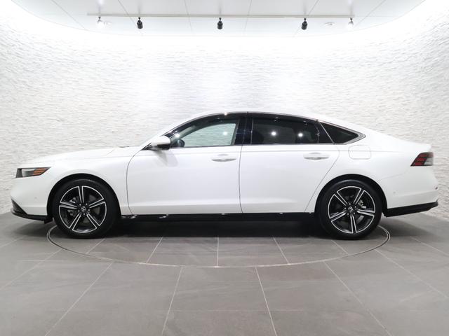 アコード ｅ：ＨＥＶ　ホンダコネクトディスプレイ　Ｇｏｏｇｌｅ搭載　マルチビューカメラ　パーキングセンサー　パーキングパイロット　ブラインドスポットインフォメーション　前後ドラレコ　ＥＴＣ　ＬＥＤライト　フルセグテレビ（31枚目）