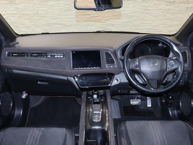 ヴェゼル ハイブリッドＲＳ・ホンダセンシング　純正ナビ　バックカメラ　横滑り防止　シートヒーター　ＥＴＣ　ＬＥＤライト　フォグ　社外ＡＷ　スマートキー　定期点検記録簿　デュアルエアコン　サイドＳＲＳ　Ｒカメ　フルオートエアコン　両席エアバック（5枚目）