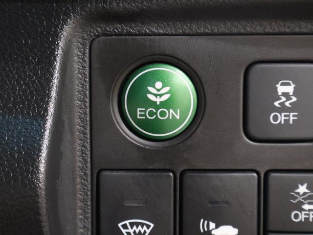 ヴェゼル ハイブリッドＲＳ・ホンダセンシング　純正ナビ　バックカメラ　横滑り防止　シートヒーター　ＥＴＣ　ＬＥＤライト　フォグ　社外ＡＷ　スマートキー　定期点検記録簿　デュアルエアコン　サイドＳＲＳ　Ｒカメ　フルオートエアコン　両席エアバック（9枚目）