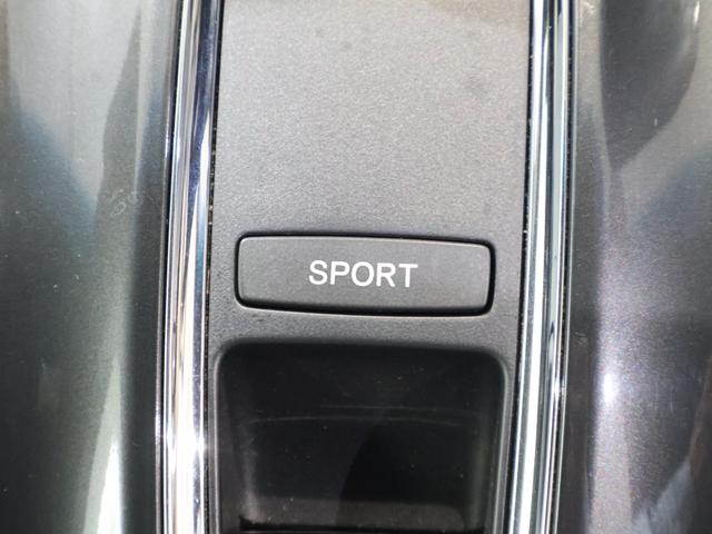 ヴェゼル ハイブリッドＲＳ・ホンダセンシング　純正ナビ　バックカメラ　横滑り防止　シートヒーター　ＥＴＣ　ＬＥＤライト　フォグ　社外ＡＷ　スマートキー　定期点検記録簿　デュアルエアコン　サイドＳＲＳ　Ｒカメ　フルオートエアコン　両席エアバック（10枚目）