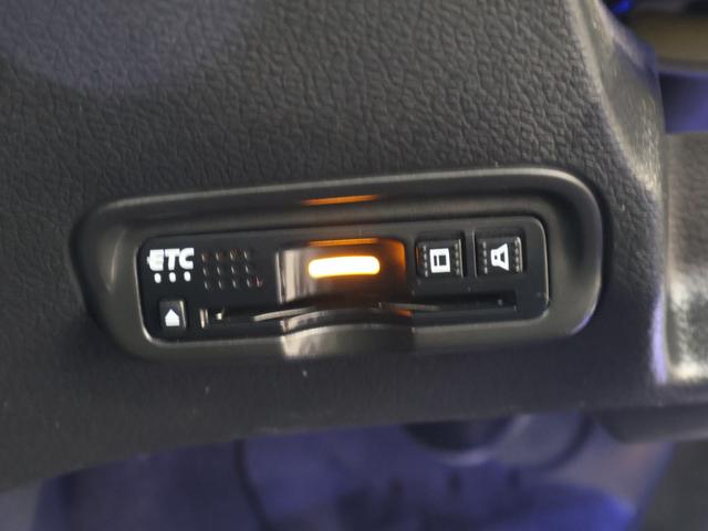 ヴェゼル ハイブリッドＲＳ・ホンダセンシング　純正ナビ　バックカメラ　横滑り防止　シートヒーター　ＥＴＣ　ＬＥＤライト　フォグ　社外ＡＷ　スマートキー　定期点検記録簿　デュアルエアコン　サイドＳＲＳ　Ｒカメ　フルオートエアコン　両席エアバック（13枚目）