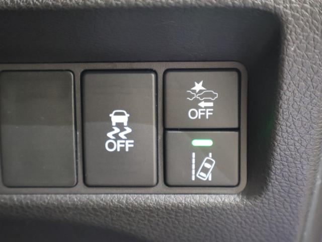 ホンダセンシング装備！衝突軽減ブレーキや誤発進抑制装置装備！この他にも先進の安全機能を多く搭載しております！安全に安心にお乗り頂き快適なカーライフをお楽しみ下さい！