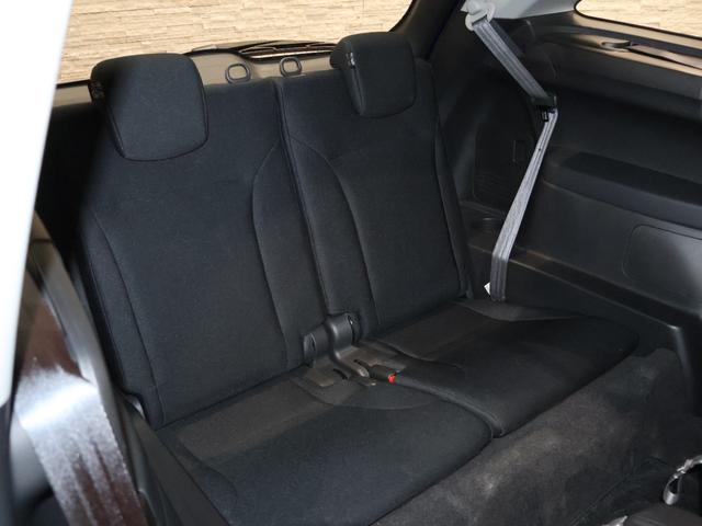 ３列目シートもゆとりの設計！大人数のドライブもお任せ下さい！必要のない時は簡単に収納することも可能！使い勝手の幅が広がります！