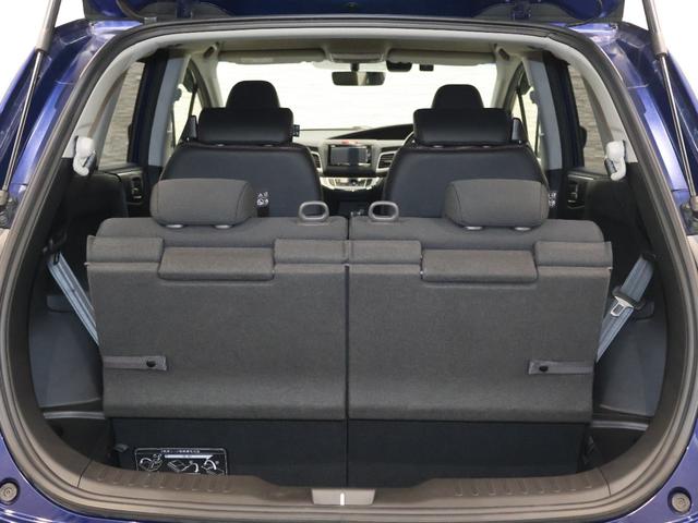 大口なテールゲートは活用の幅を広げてくれます！幅広、低い床面で大きな荷物の出し入れが簡単になります！日々のショッピング、レジャー等、生活を一段上のものにしてくれます！