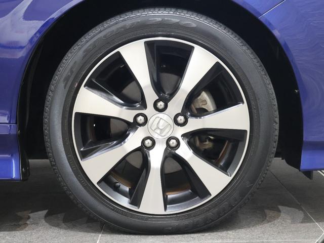 純正のアルミホイールが足元を飾ります！タイヤサイズは２１５／５０Ｒ１７になります。