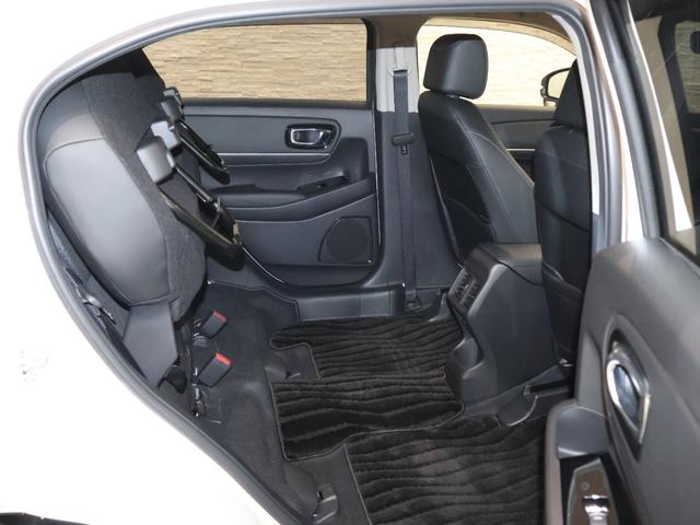 ヴェゼル ｅ：ＨＥＶＺ　純正ナビ　バックカメラ　前後ドラレコ　パーキングセンサー　ブラインドスポットインフォメーション　パワーテールゲート　シートヒーター　ステアリングヒーター　ＥＴＣ　ＬＥＤライト　フォグ　純正ＡＷ　スマキ（20枚目）