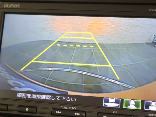 Ｎ－ＢＯＸ ＧＳＳパッケージ　純正ナビ　バックカメラ　両側パワースライドドア　衝突軽減ブレーキ　踏み間違い防止　ＥＴＣ　ＨＩＤライト　純正ＳＷ　スマートキー　Ｗ電動ドア　Ｉストップ　ブレーキサポート　ダブルエアバック　ＴＶナビ（4枚目）