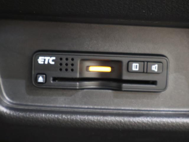 オデッセイ アブソルート・ＥＸホンダセンシング　純正ナビ　バックカメラ　両側パワースライドドア　ブラインドスポットインフォメーション　電動シート　オットマン　パドルシフト　ＥＴＣ　ＬＥＤライト　フォグ　純正ＡＷ　スマートキー　フルセグテレビ　ＡＢＳ（12枚目）