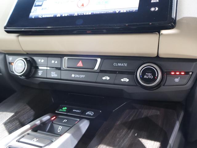 クラリティＰＨＥＶ ＥＸ　純正ナビ　バックカメラ　サイドカメラ　シートヒーター　本革シート　シートメモリー　ＥＴＣ　ＬＥＤライト　純正ＡＷ　スマートキー　充電ケーブル　Ｂカメラ　フルセグ　ＵＳＢ接続　ＬＥＤヘッドライト（8枚目）