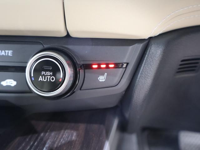 クラリティＰＨＥＶ ＥＸ　純正ナビ　バックカメラ　サイドカメラ　シートヒーター　本革シート　シートメモリー　ＥＴＣ　ＬＥＤライト　純正ＡＷ　スマートキー　充電ケーブル　Ｂカメラ　フルセグ　ＵＳＢ接続　ＬＥＤヘッドライト（9枚目）