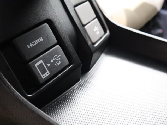 クラリティＰＨＥＶ ＥＸ　純正ナビ　バックカメラ　サイドカメラ　シートヒーター　本革シート　シートメモリー　ＥＴＣ　ＬＥＤライト　純正ＡＷ　スマートキー　充電ケーブル　Ｂカメラ　フルセグ　ＵＳＢ接続　ＬＥＤヘッドライト（12枚目）