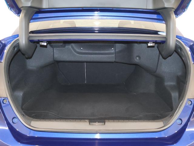 クラリティＰＨＥＶ ＥＸ　純正ナビ　バックカメラ　サイドカメラ　シートヒーター　本革シート　シートメモリー　ＥＴＣ　ＬＥＤライト　純正ＡＷ　スマートキー　充電ケーブル　Ｂカメラ　フルセグ　ＵＳＢ接続　ＬＥＤヘッドライト（18枚目）