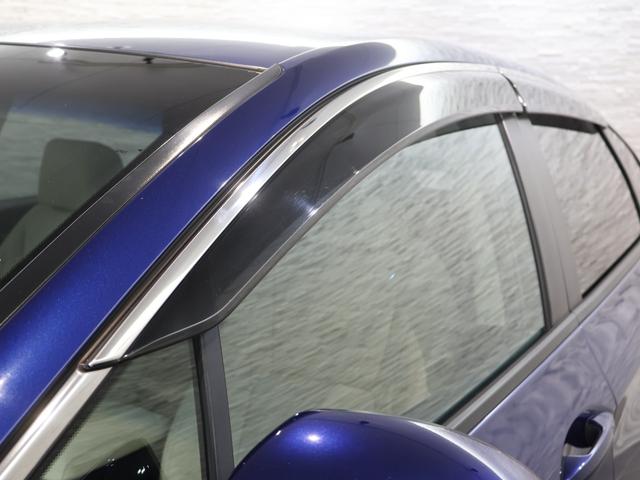 クラリティＰＨＥＶ ＥＸ　純正ナビ　バックカメラ　サイドカメラ　シートヒーター　本革シート　シートメモリー　ＥＴＣ　ＬＥＤライト　純正ＡＷ　スマートキー　充電ケーブル　Ｂカメラ　フルセグ　ＵＳＢ接続　ＬＥＤヘッドライト（28枚目）