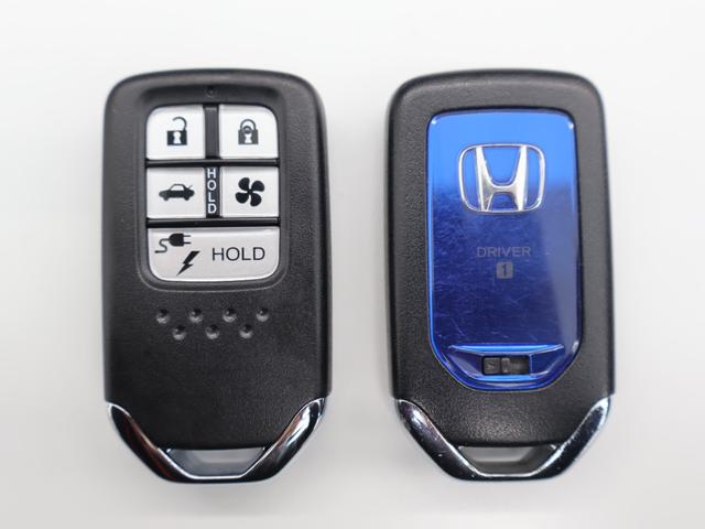 クラリティＰＨＥＶ ＥＸ　純正ナビ　バックカメラ　サイドカメラ　シートヒーター　本革シート　シートメモリー　ＥＴＣ　ＬＥＤライト　純正ＡＷ　スマートキー　充電ケーブル　Ｂカメラ　フルセグ　ＵＳＢ接続　ＬＥＤヘッドライト（31枚目）