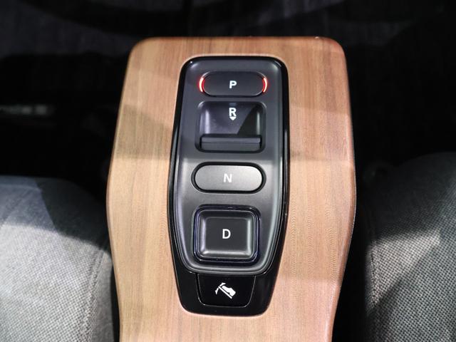 シフト操作はシンプルでスタイリッシュなスイッチ式となっております！