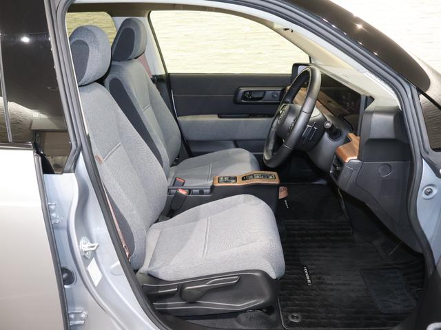 全ての座席で皆様に快適におくつろぎいただけるよう膝周りにゆとりを持たせ、心地よく座れるよう設計されています！！