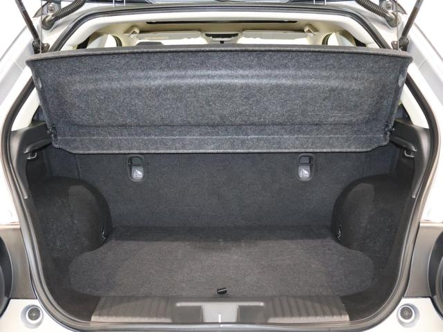 大口なテールゲートは活用の幅を広げてくれます！幅広、低い床面で大きな荷物の出し入れが簡単になります！日々のショッピング、レジャー等、生活を一段上のものにしてくれます！