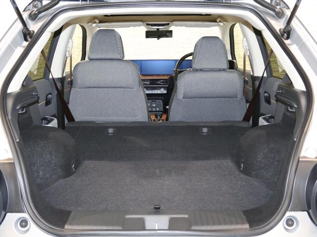 ２列目シートを倒すと、広々としたラゲッジスペースが生まれます！大きな荷物や長い荷物も簡単に収納することができます！