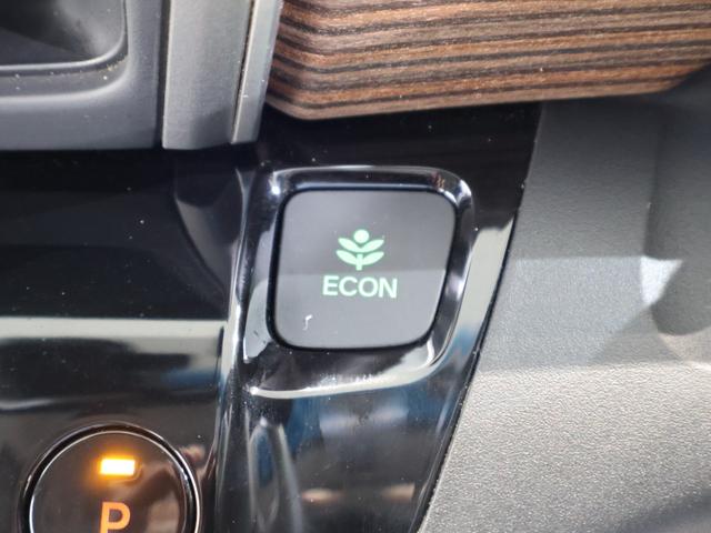 フリード+ハイブリッド ハイブリッド・クロスターホンダセンシング 純正ナビ バックカメラ 両側パワースライドドア 純正ドラレコ 横滑り防止 ETC LEDライト フォグ 純正AW スマートキー 地デジフルセグ 両側電動ドア サイドエアバッグ ソナー エアバッグ(8枚目)