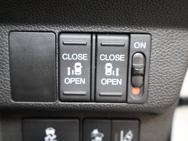 フリード+ハイブリッド ハイブリッド・クロスターホンダセンシング 純正ナビ バックカメラ 両側パワースライドドア 純正ドラレコ 横滑り防止 ETC LEDライト フォグ 純正AW スマートキー 地デジフルセグ 両側電動ドア サイドエアバッグ ソナー エアバッグ(9枚目)