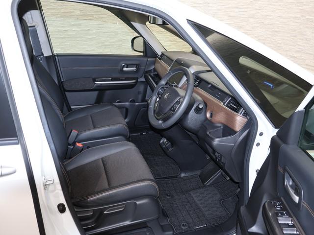 フリード+ハイブリッド ハイブリッド・クロスターホンダセンシング 純正ナビ バックカメラ 両側パワースライドドア 純正ドラレコ 横滑り防止 ETC LEDライト フォグ 純正AW スマートキー 地デジフルセグ 両側電動ドア サイドエアバッグ ソナー エアバッグ(12枚目)