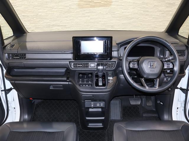 ステップワゴン スパーダ　レンタアップ　社外ナビ　バックカメラ　両側パワースライドドア　パワーテールゲート　ブラインドスポットインフォメーション　パーキングセンサー　シートヒーター　ＥＴＣ　ＬＥＤライト　フォグ　純正ＡＷ（5枚目）