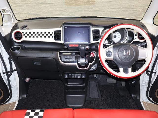 Ｎ－ＢＯＸスラッシュ Ｇ・Ｌインテリアカラーパッケージ　純正ナビ　バックカメラ　衝突軽減ブレーキ　踏み間違い防止　横滑り防止　電動パーキングブレーキ　シートヒーター　ＥＴＣ　ＨＩＤライト　純正ＳＷ積載　社外ＡＷ　スマートキー　衝突被害軽減システム　フルセグ（6枚目）