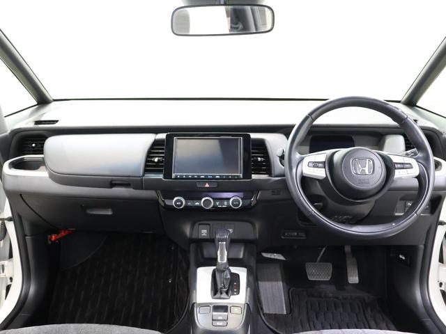 フィット ｅ：ＨＥＶホーム　純正ナビ　バックカメラ　パーキングセンサー　横滑り防止　ＥＴＣ　ＬＥＤライト　純正ＳＷ　スマートキー　前後誤発進抑制機能　クリソナ　助手席エアバッグ　運転席エアバッグ　アイドリングストップ　ＵＳＢ接続（5枚目）