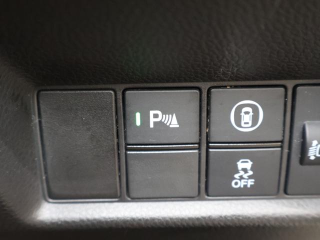 フィット ｅ：ＨＥＶホーム　純正ナビ　バックカメラ　パーキングセンサー　横滑り防止　ＥＴＣ　ＬＥＤライト　純正ＳＷ　スマートキー　前後誤発進抑制機能　クリソナ　助手席エアバッグ　運転席エアバッグ　アイドリングストップ　ＵＳＢ接続（12枚目）