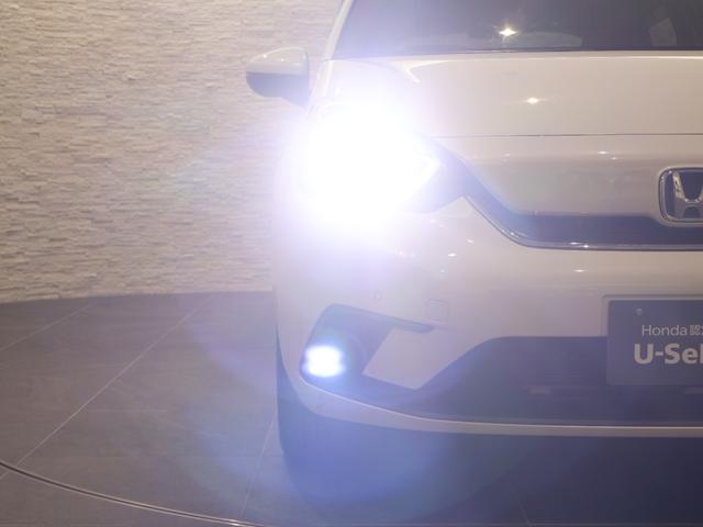 フィット ｅ：ＨＥＶホーム　純正ナビ　バックカメラ　パーキングセンサー　横滑り防止　ＥＴＣ　ＬＥＤライト　純正ＳＷ　スマートキー　前後誤発進抑制機能　クリソナ　助手席エアバッグ　運転席エアバッグ　アイドリングストップ　ＵＳＢ接続（28枚目）