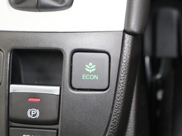 フィット ホーム　レンタアップ　社外ナビ　バックカメラ　パーキングセンサー　横滑り防止　ＥＴＣ　ＬＥＤライト　純正ＳＷ　スマートキー　記録簿　衝突軽減　リアカメラ　ソナー　ＵＳＢ接続　ＡＡＣ　サイドエアバック　スマキー（10枚目）