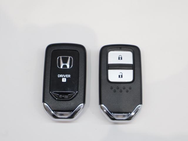 フィット ホーム　レンタアップ　社外ナビ　バックカメラ　パーキングセンサー　横滑り防止　ＥＴＣ　ＬＥＤライト　純正ＳＷ　スマートキー　記録簿　衝突軽減　リアカメラ　ソナー　ＵＳＢ接続　ＡＡＣ　サイドエアバック　スマキー（28枚目）