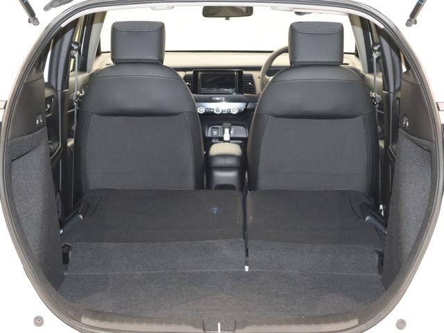 フィット ホーム レンタアップ 社外ナビ バックカメラ パーキングセンサー 横滑り防止 ETC LEDライト 純正SW スマートキー 記録簿 衝突軽減 リアカメラ ソナー USB接続 AAC サイドエアバック スマキー(18枚目)